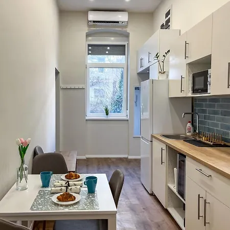 Csillagpor Vendeghaz - Toertenelmi Belvarosaban Apartment Pecs